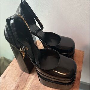 Versace D’Orsay Pumps